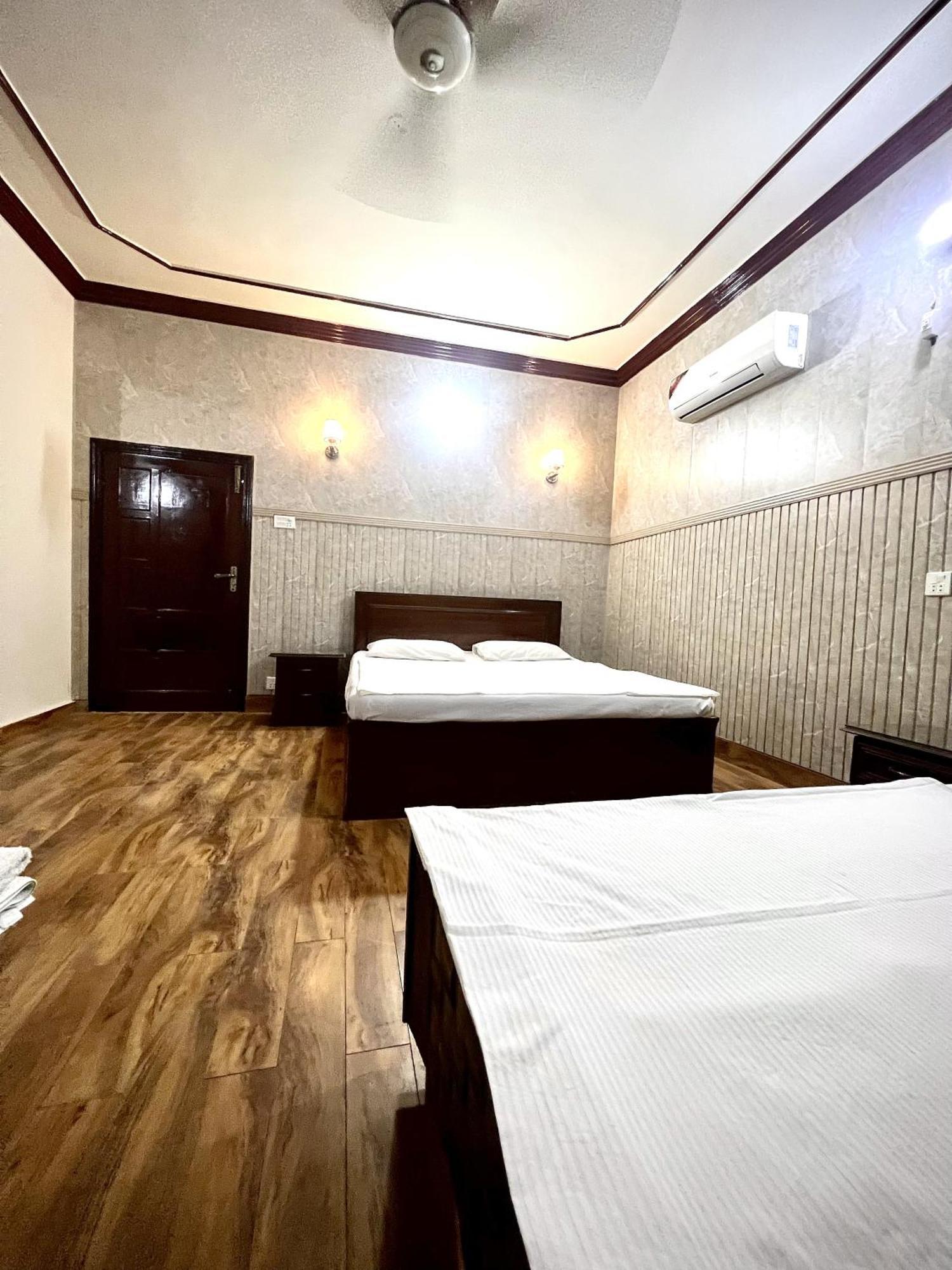 Hotel Babar House à Faisalabad Extérieur photo