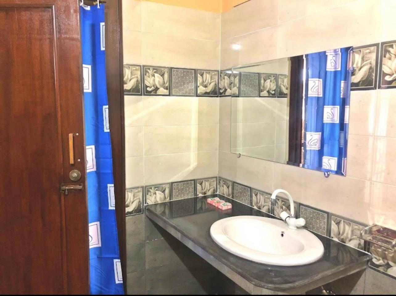 Hotel Babar House à Faisalabad Extérieur photo