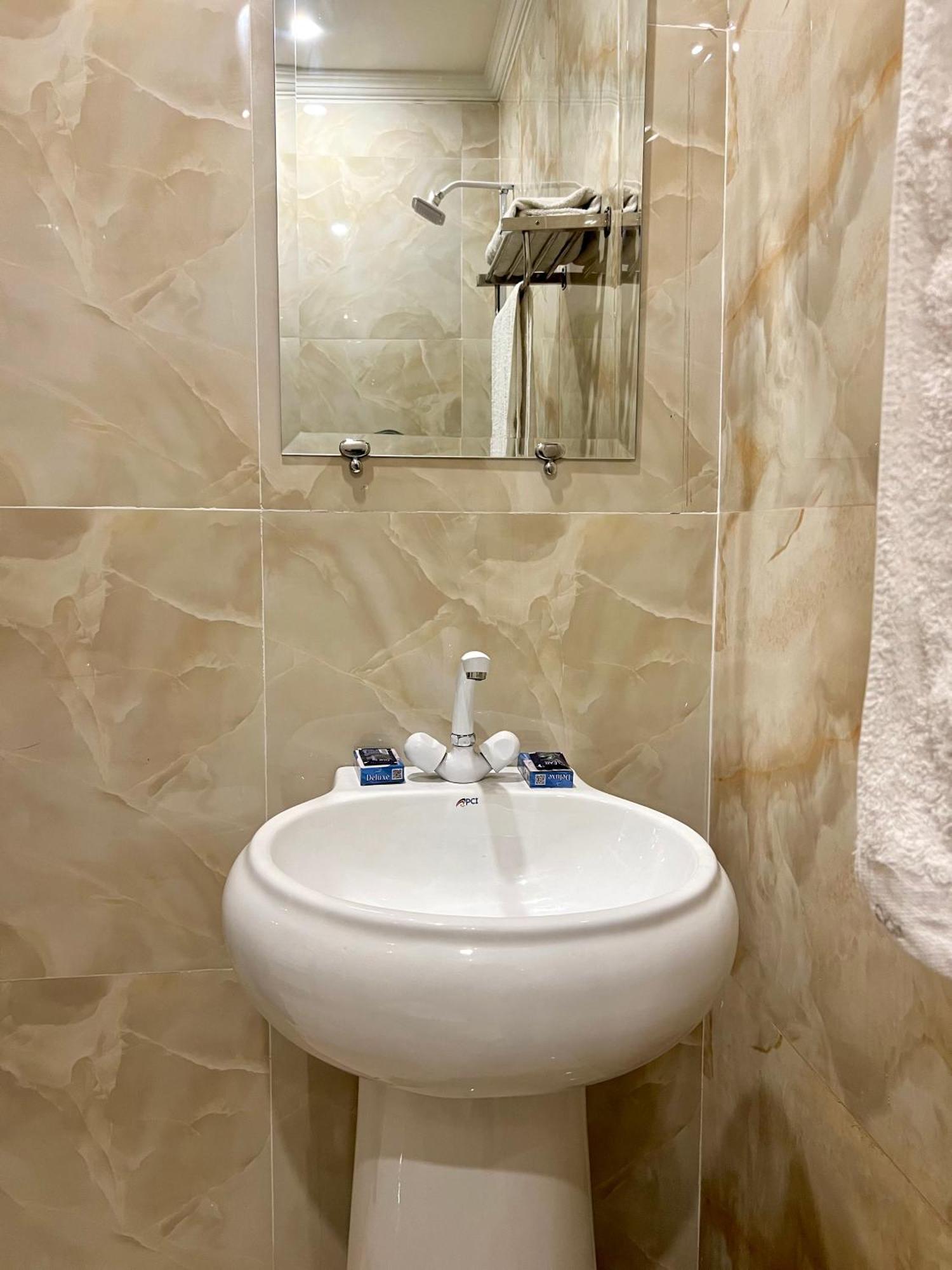 Hotel Babar House à Faisalabad Extérieur photo