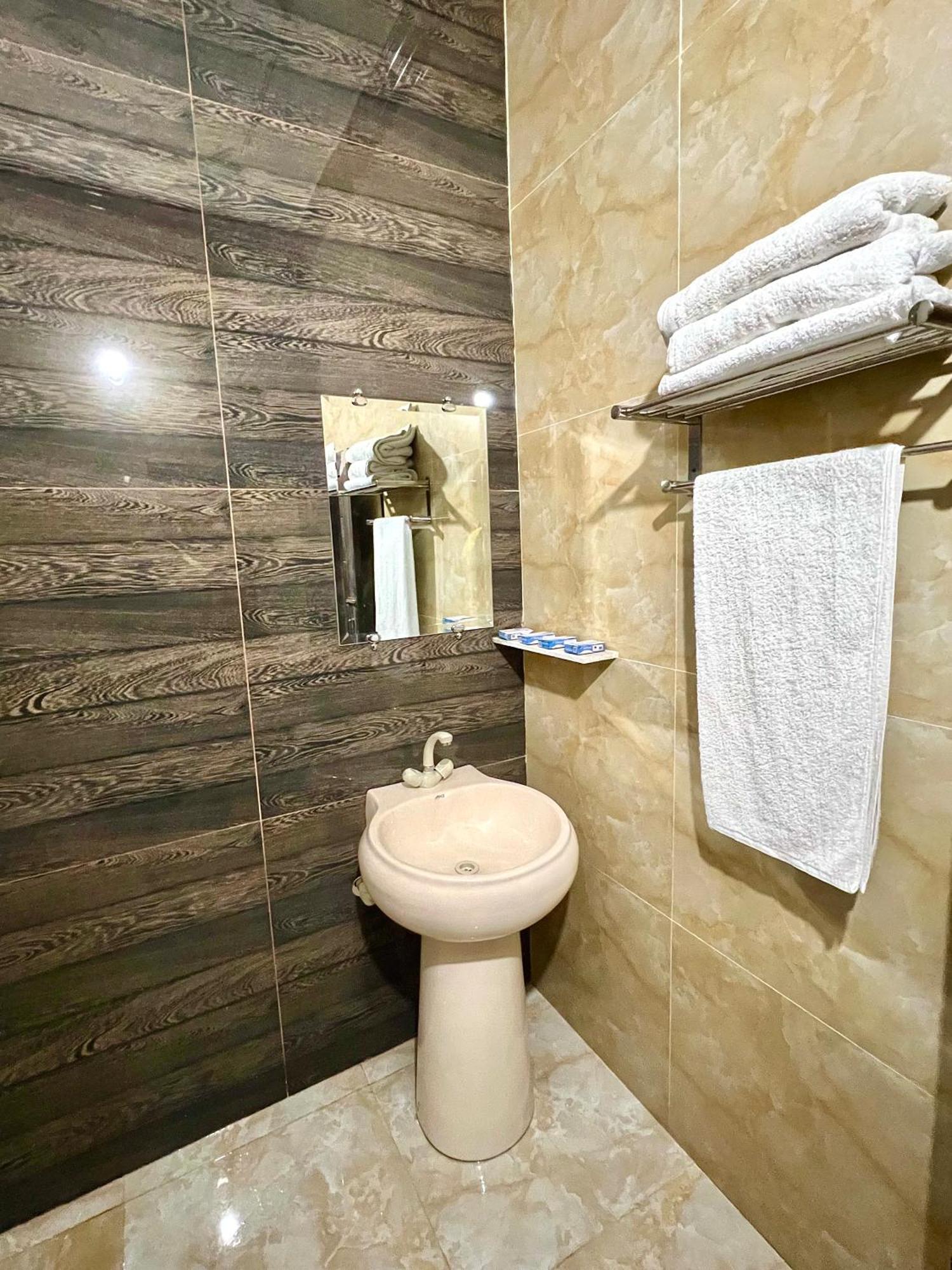 Hotel Babar House à Faisalabad Extérieur photo